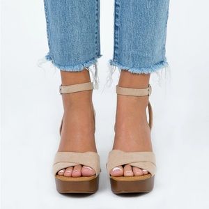 Therapy Camellia Heel in Cashew

* Faux suede upper
* Heel height: 9cm / 3.54”